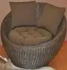 Ratanové křeslo Gentong hnědé s polstrem