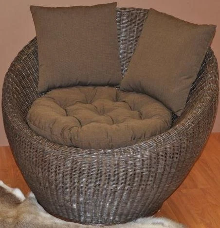 Ratanové křeslo Gentong hnědé s polstrem