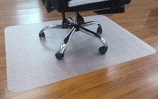 Jak vybrat podložku pod kancelářskou židli?