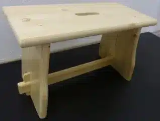 Dřevěná stolička - borovice masiv