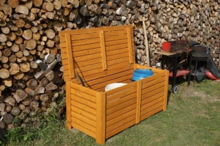 BOX na podsedáky dřevěný