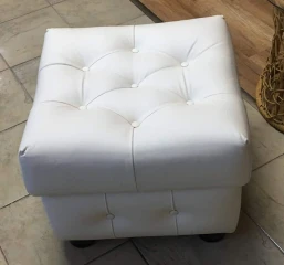 Taburet CHESTERFIELD s úl. prostorem kůže bílá
