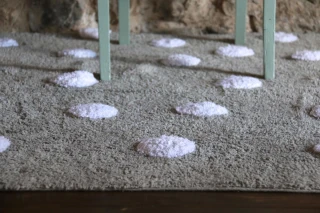 Lorena Canals pro zvířata: Pratelný koberec Polka Dots Grey-White